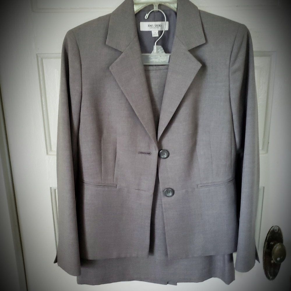 Womens professional skirt suit